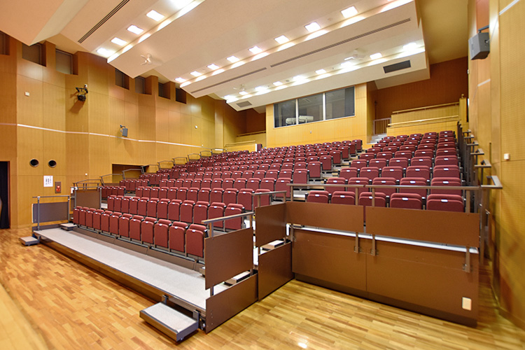多目的ホール（可動席 232席） 池田町創造館