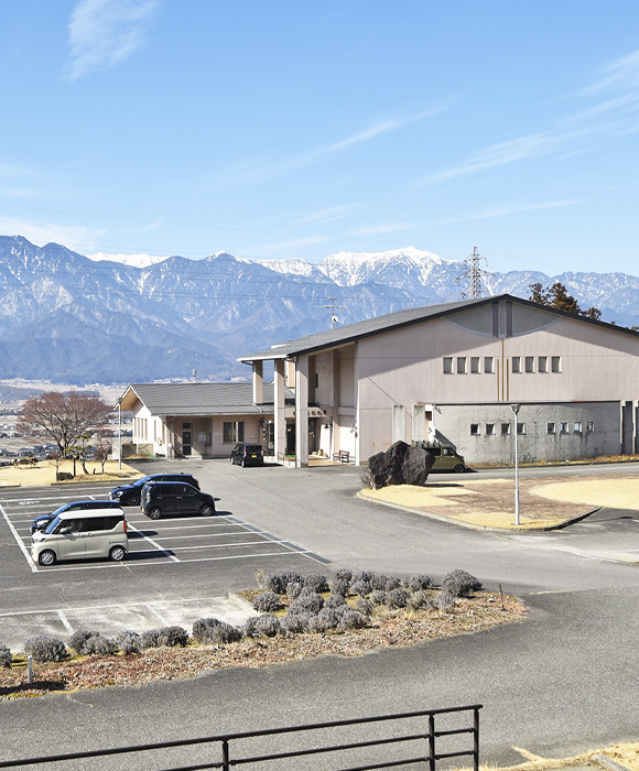 池田町創造館と北アルプス