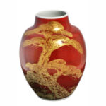 篠田義一 「赤地老松金彩花瓶」