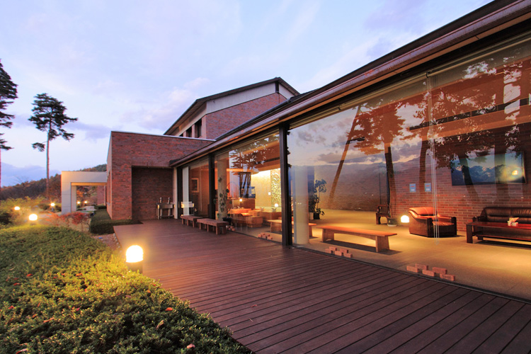 展望テラス 北アルプス展望美術館（池田町立美術館）